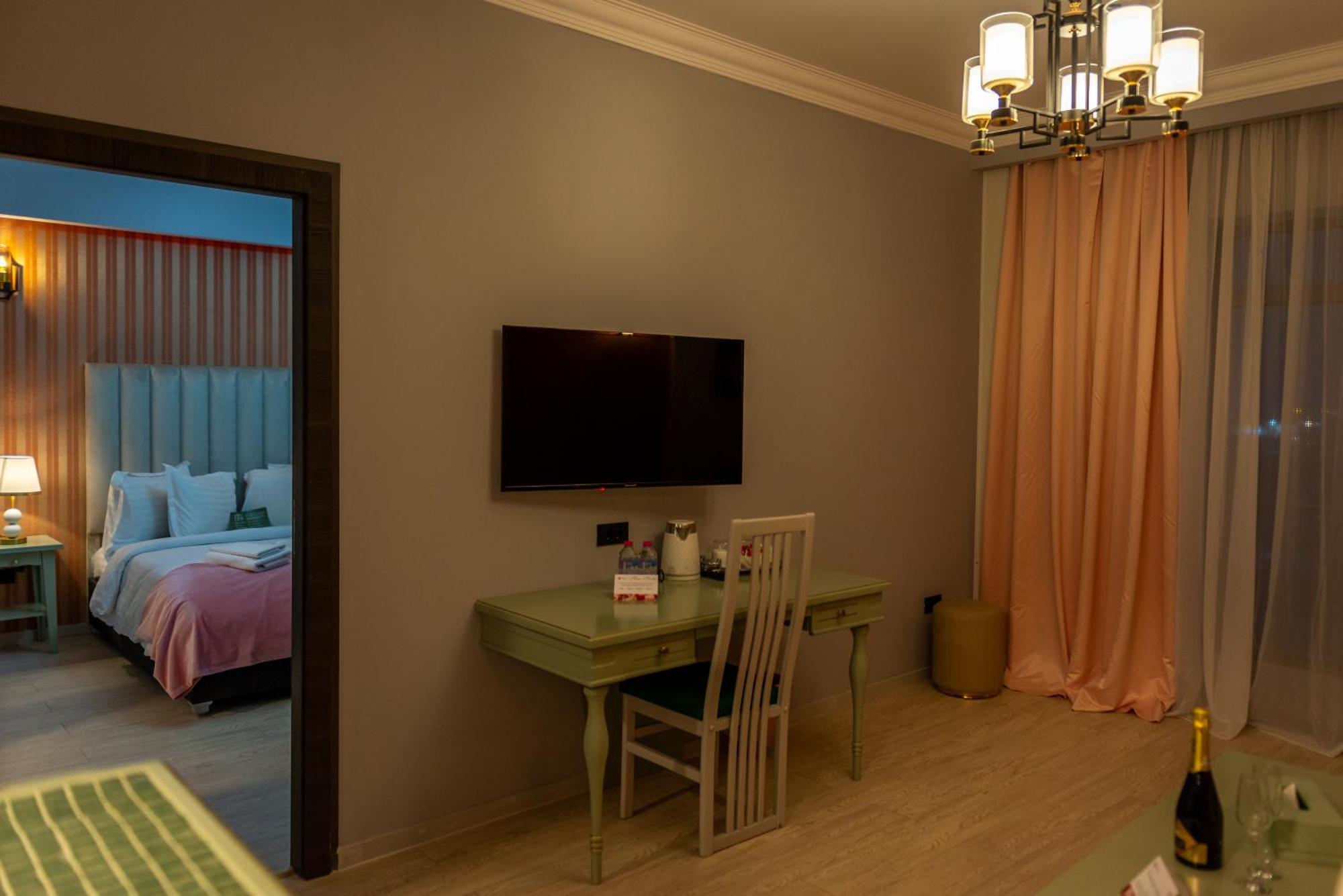 Phoenicia Express Hotel Boekarest Buitenkant foto